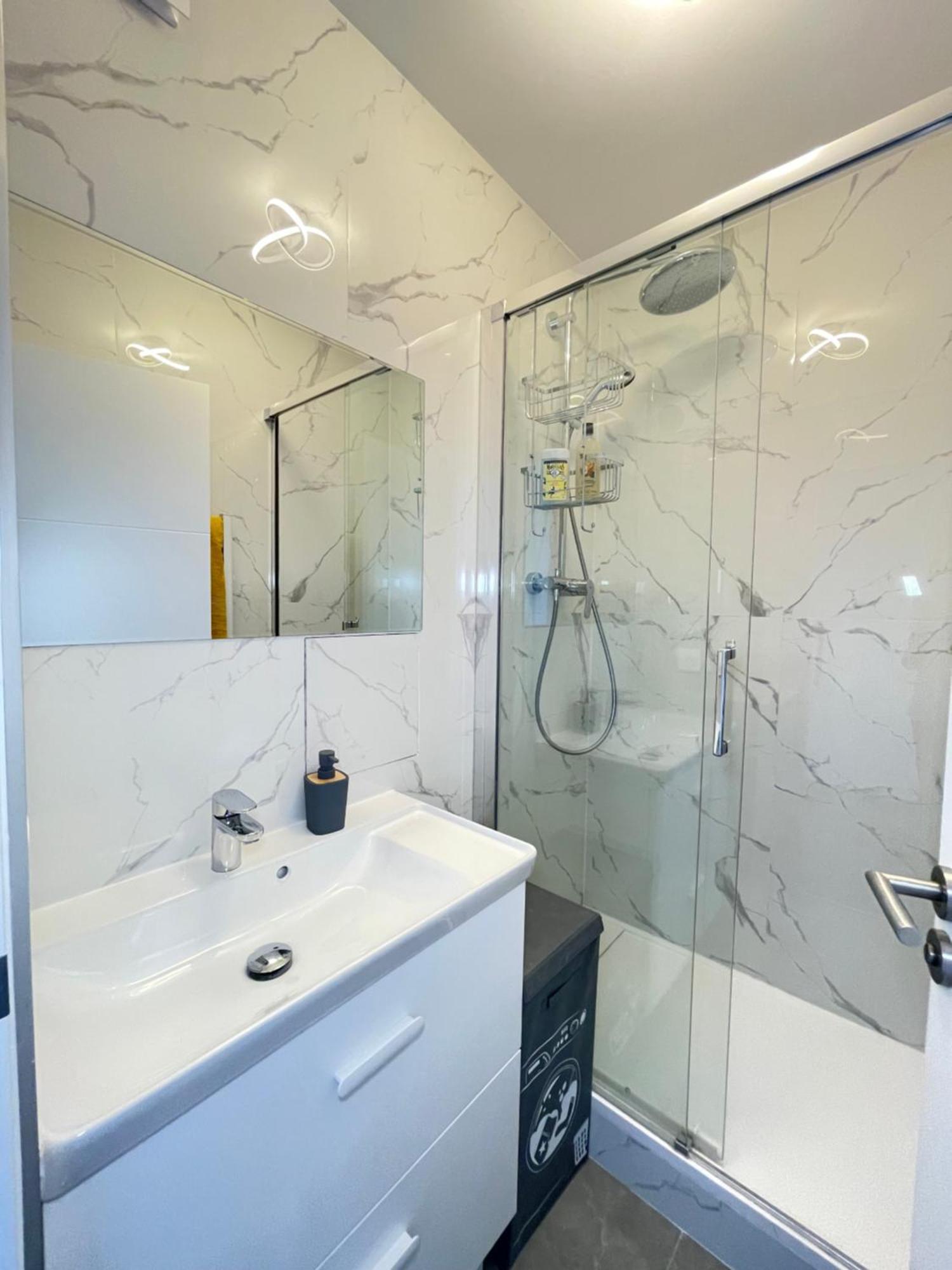 Paris Pantin Magnifique Appartement 4 Pieces De 108M2 Avec 2 Parking Interieur - Tres Cosy Pour 1 A 12 Personnes - Entierement Refait A Neuf Entire Apartment Luxurious And Warm - Pantin Paris 19 Eme Free Wifi Gratuit Exterior foto